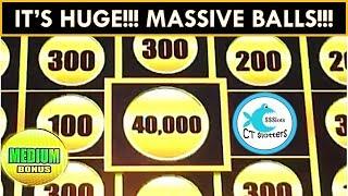 HUGE WINOMG MASSIVE BALLS!!! Screaming Links Slot Machine