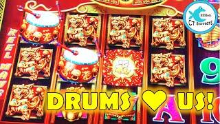 FIRST SPIN BONUS ON DANCING DRUMS EXPLOSION SLOT MACHINE SUPER BIG WIN! WE BOTH WIN ON THE DRUMS!