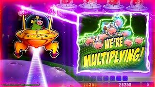 WE'RE MULTIPLYING BIG BONUSES!!! Invaders Attack from the Planet Moolah - CASINO SLOTS