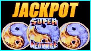 I GOT THE SUPER FEATURE AND HIT A JACKPOT! MASSIVE HANDPAY ON 5 Frogs Slot Machine