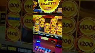 Watch This Slot Machine Hit The JACKPOT!