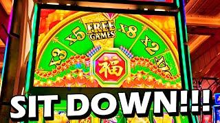 IF YOU SEE A WHEEL WITH MULTIPLIERS YOU SIT DOWN AND WIN MONEY!!! -New Las Vegas Casino Slot Machine