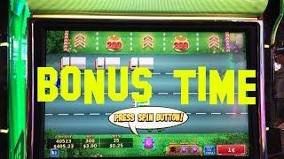 FROGGER live play Cross The Road Bonus at max bet $3.00 Slot Machine