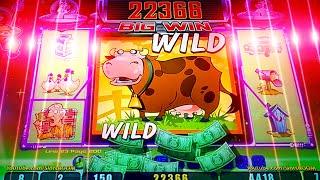 AWESOME WILDS!!! BONUS!!! Invaders Attack from the Planet Moolah CASINO SLOTS WINNING!