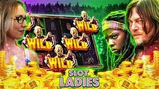 SLOT LADIES Score Non-Stop FREE GAMES On  The Walking Dead!!!