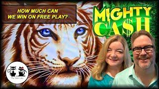 MIGHTY CASH  (SLOT PLAY)